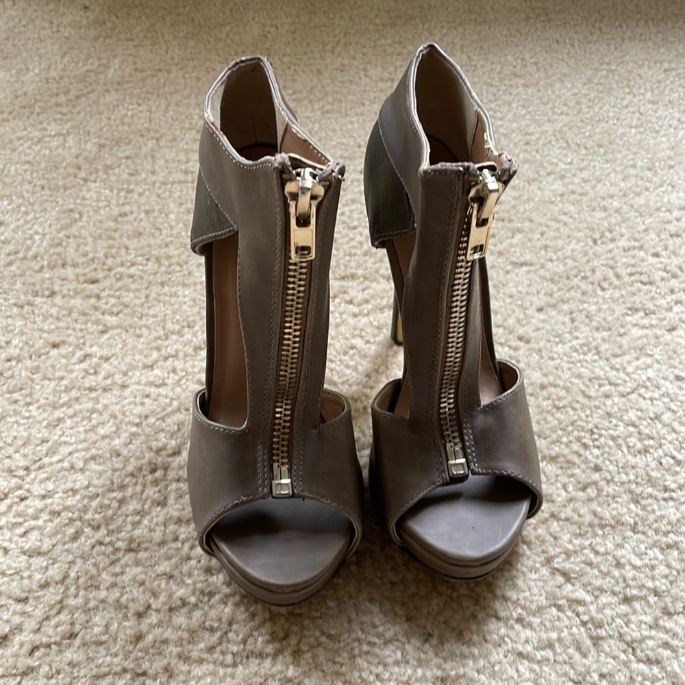 Michael Antonio Nude zip up pumps size 6.5